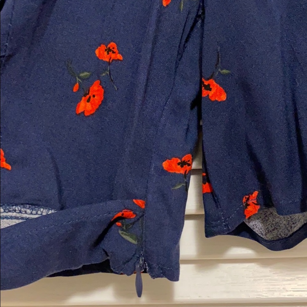 Bleuh Ciel Floral Flutter Sleeve Crop Top - Picture 5 of 6